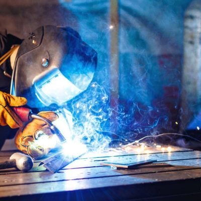cutting-metal-with-plasma-equipment-plant (1)